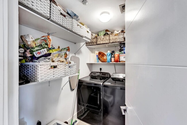 Building Photo - 2105 Lavers Cir