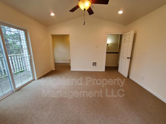 Building Photo - 1247 NE Williams St