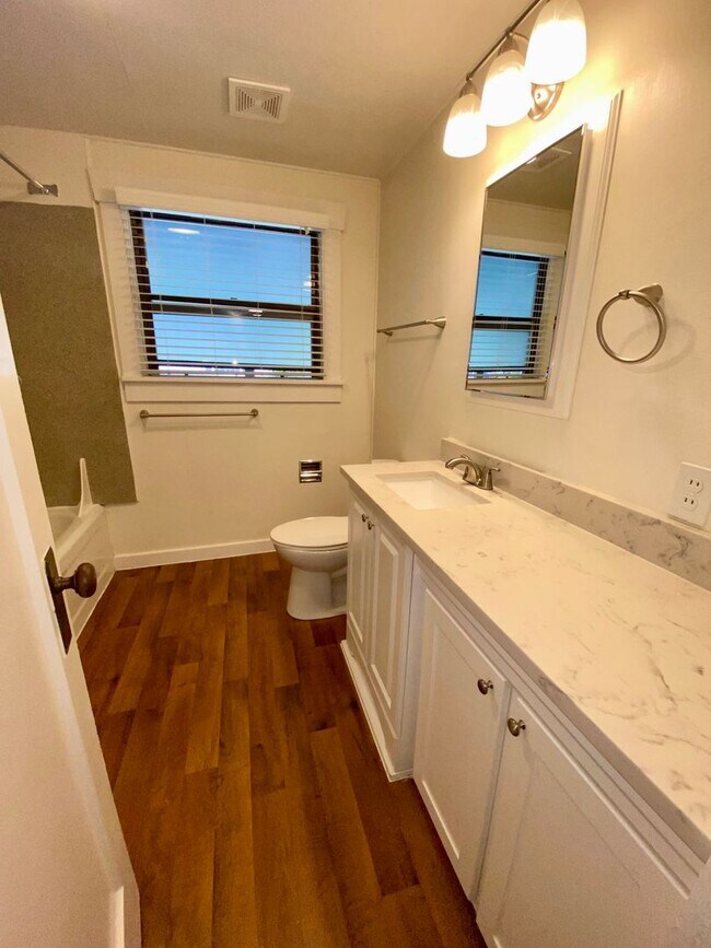 Building Photo - D&B Homes