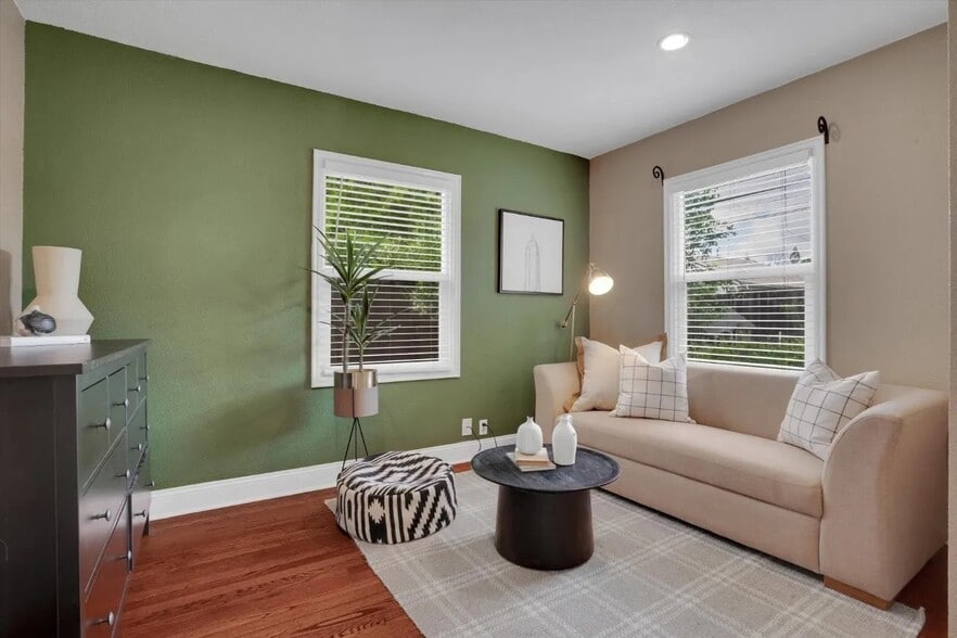 Master Sitting area - 1020 S Church St