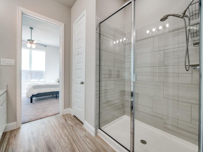 Building Photo - 1913 Renwick Dr