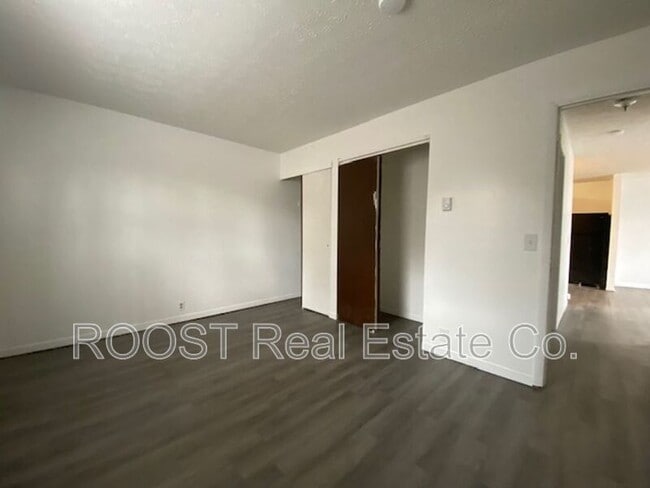 Building Photo - 847-849 E Northern Ave