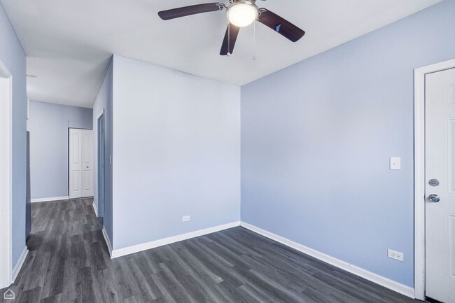 Building Photo - 16 E 118th Pl