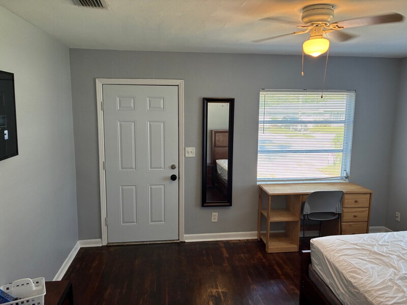 Building Photo - 4584 Park St