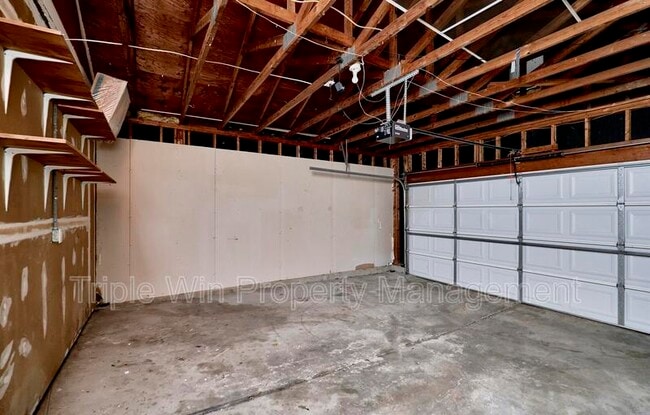 Building Photo - 121 Walnut Hill Dr