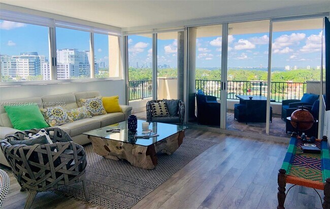 Building Photo - 6422 Collins Ave