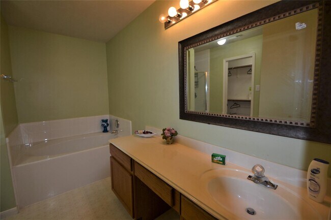 Building Photo - 5126 Riverwood Dr