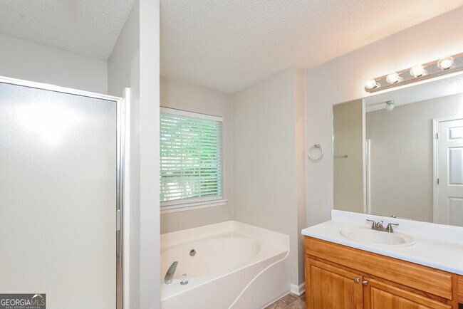 Building Photo - 4574 Grove Park Way NW