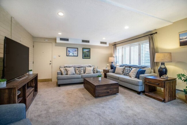 Building Photo - 1705 Captain Molly Dr