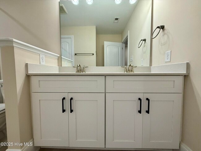 Building Photo - 300 Mashie Ct