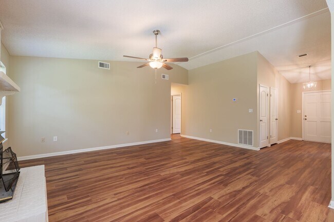 Building Photo - Great home in Wood Valley!