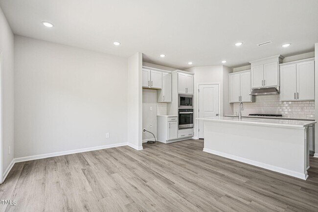 Building Photo - 721 Deschutes Dr