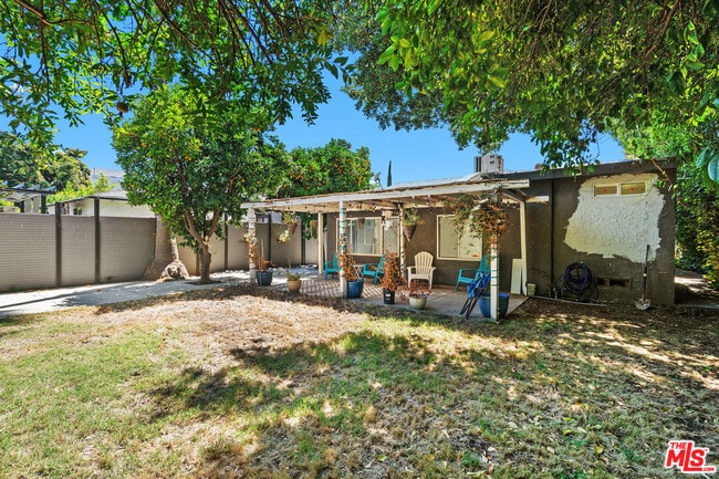 Building Photo - 5630 Radford Ave