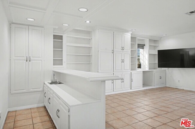 Building Photo - 10543 Almayo Ave