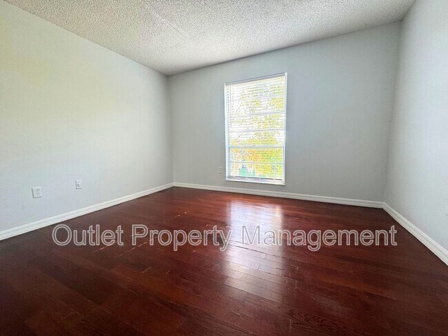 Building Photo - 1742 Potomac Ct