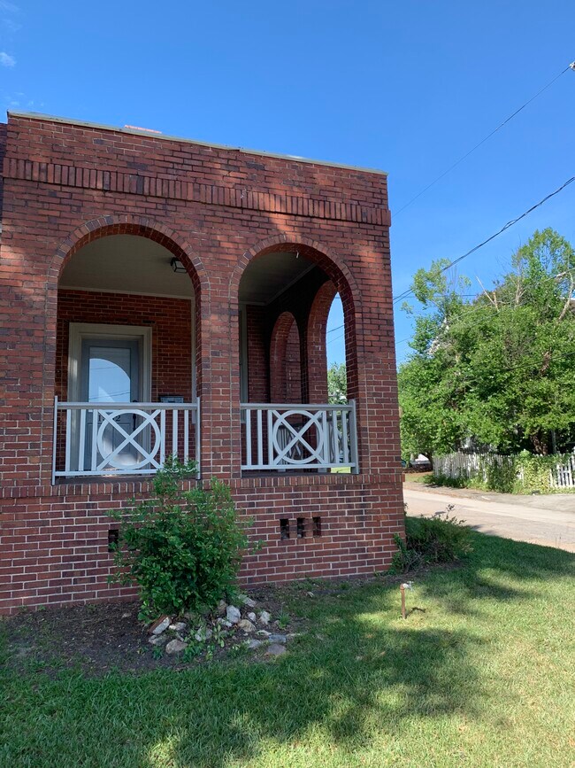 Building Photo - 1580 Oglethorpe St