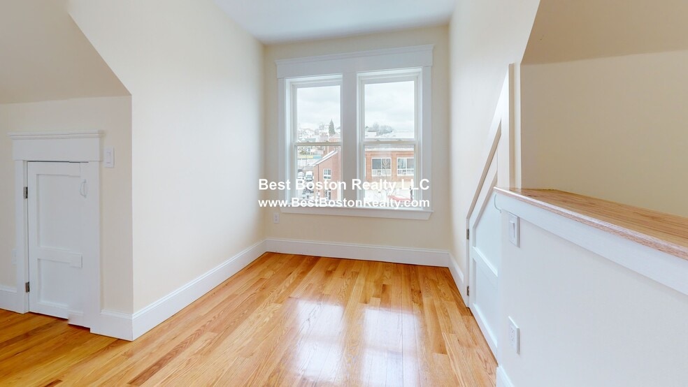 Building Photo - 244 Somerville Ave