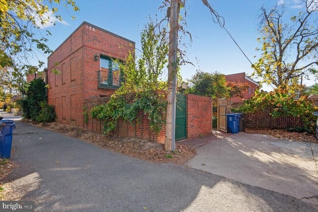 Building Photo - 220 N Patrick St