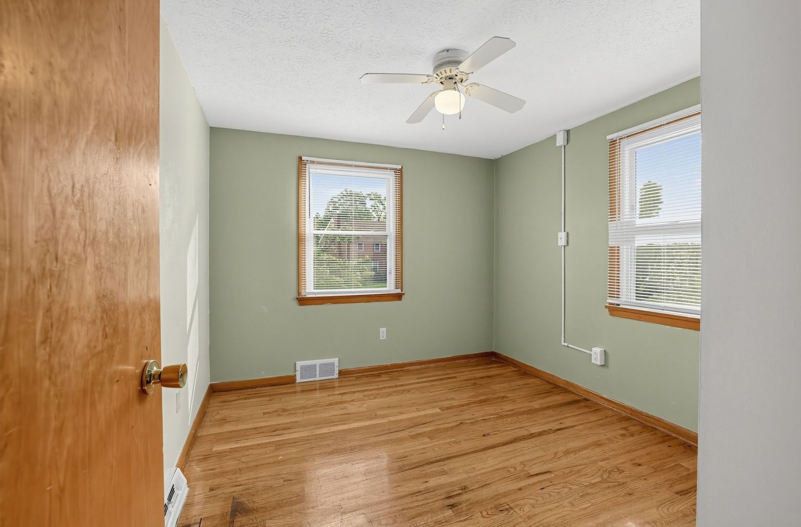 Building Photo - 3190 Ashwood Rd