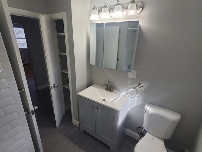 Building Photo - 433 Sea St