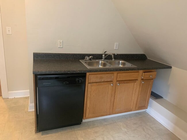 Building Photo - 424 E Maxwell St