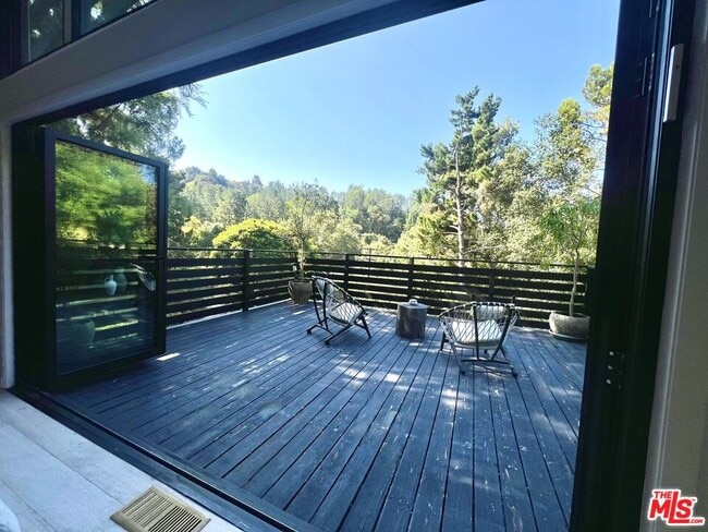 Building Photo - 2121 El Roble Ln