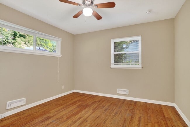 Building Photo - Unbeatable Prairie Village Location - 3BR/1BA Home, Fully Fenced Yard, Laundry Hook Ups, Attached...