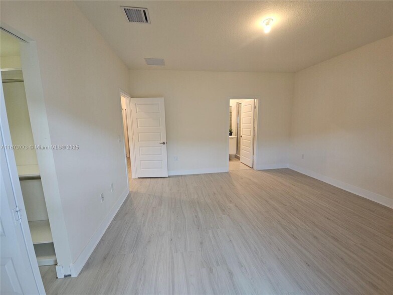 Building Photo - 4760 NW 83rd Pky