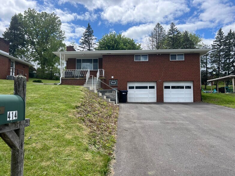 Primary Photo - 414 Wyndhurst Dr