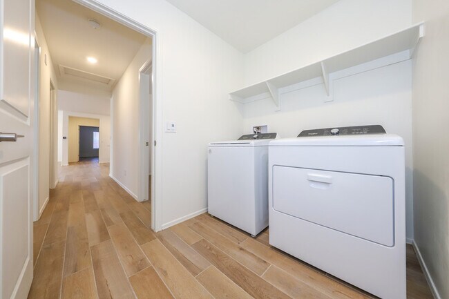 Building Photo - 9122 E Red Blf Ct