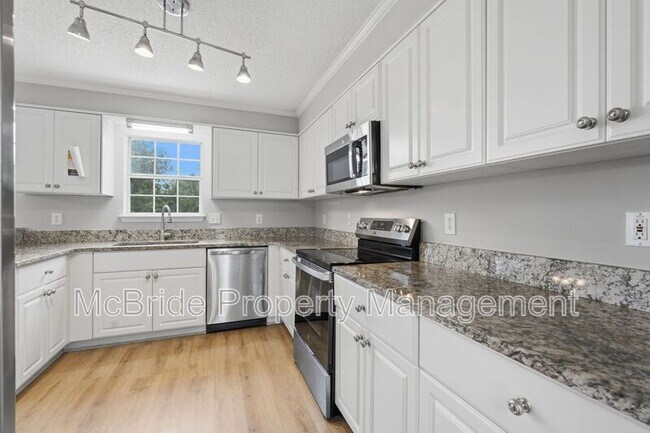 Building Photo - 827 Sonora Cir