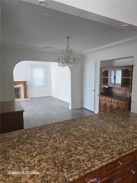 Building Photo - 521 E Valencia Ave