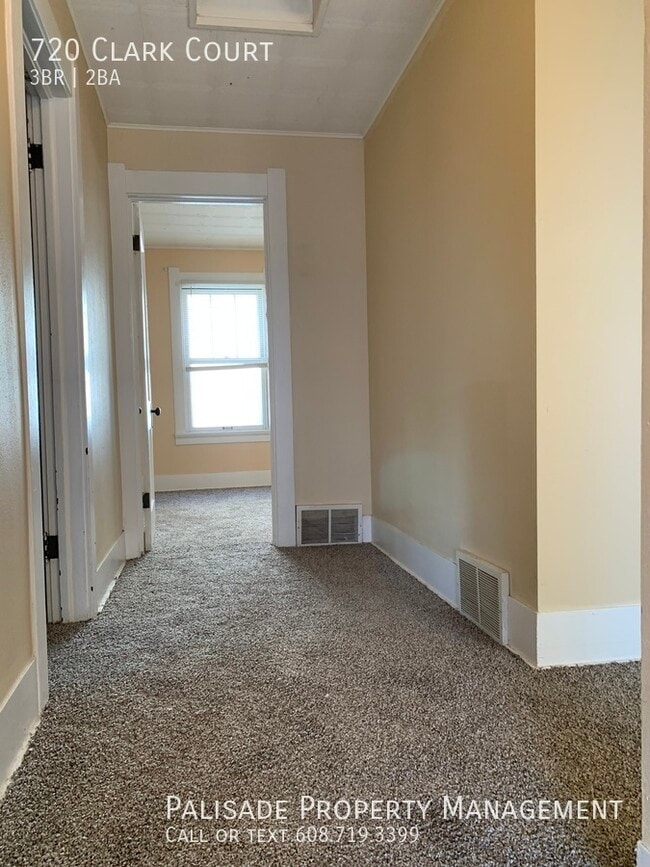 Building Photo - 720 Clark Ct