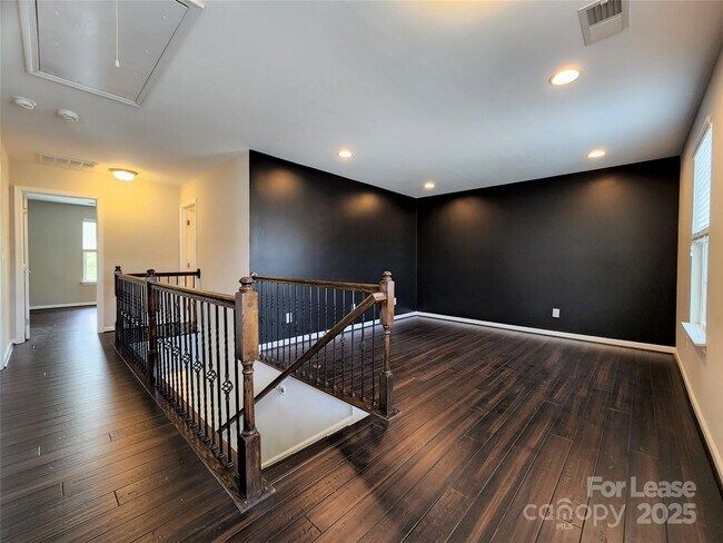 Building Photo - 1295 Farm Branch Dr SW