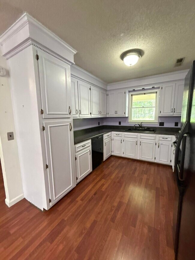 Building Photo - 1310 Crowndale Dr