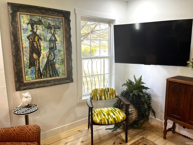 Building Photo - 624 Monroe St