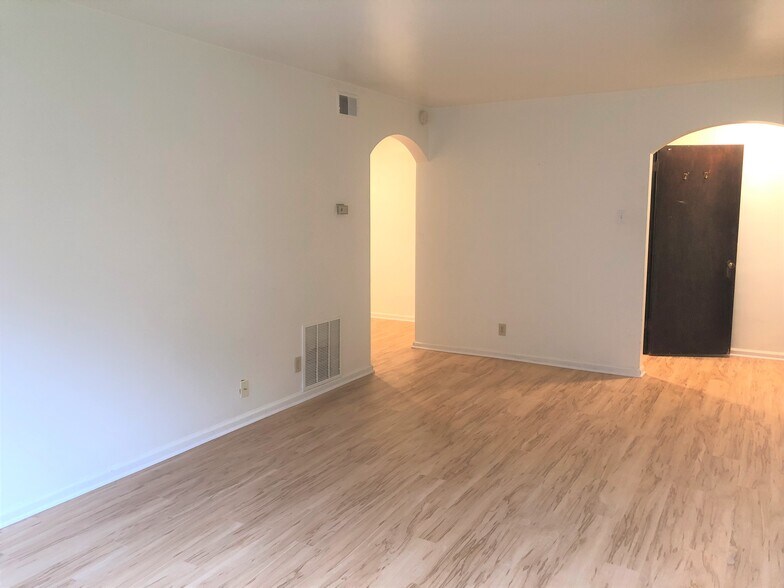 Building Photo - 5710 Phillips Ave