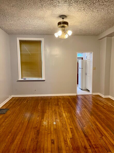 Living Room - 3020 Kenyon Ave