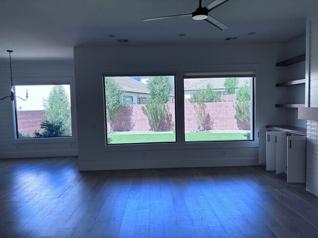 Building Photo - Beautiful 5 Bed 3.5 bath near Sunrise Valley Park In Washington.