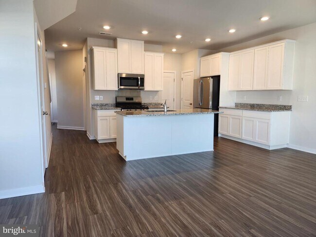 Building Photo - 4901 Brookside Ct