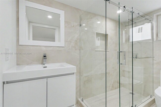 Building Photo - 1220 71st St