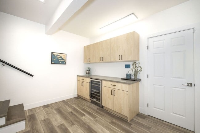 Building Photo - Tastefully Furnished 3 Bed, 2 Bath Home w/ Views of Greenbelt