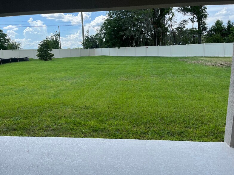 Building Photo - 2068 Rosewood Cir