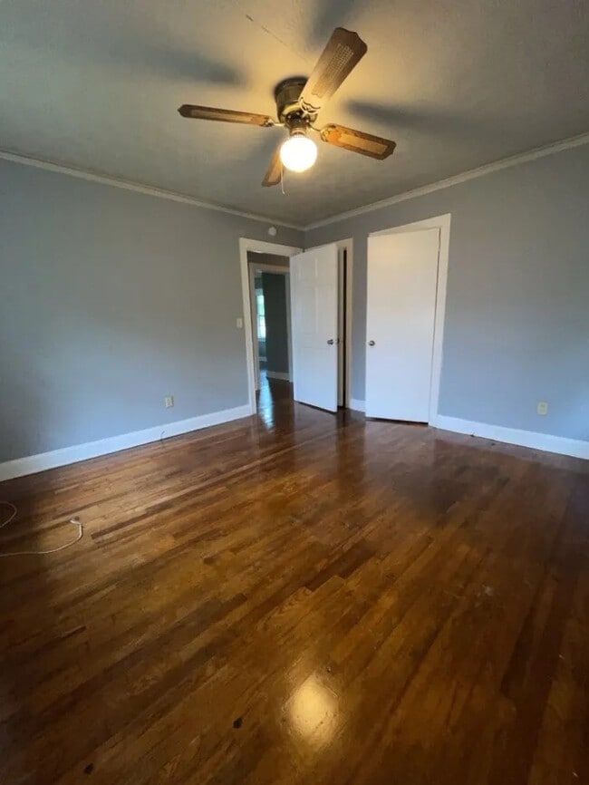 Building Photo - 3 Bedroom 2 Bathroom