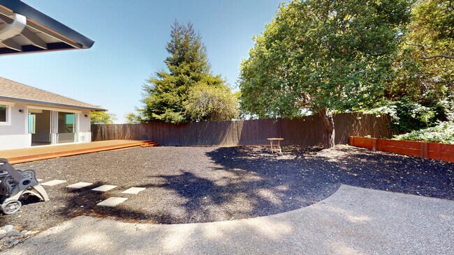 Building Photo - 1321 Lasuen Dr
