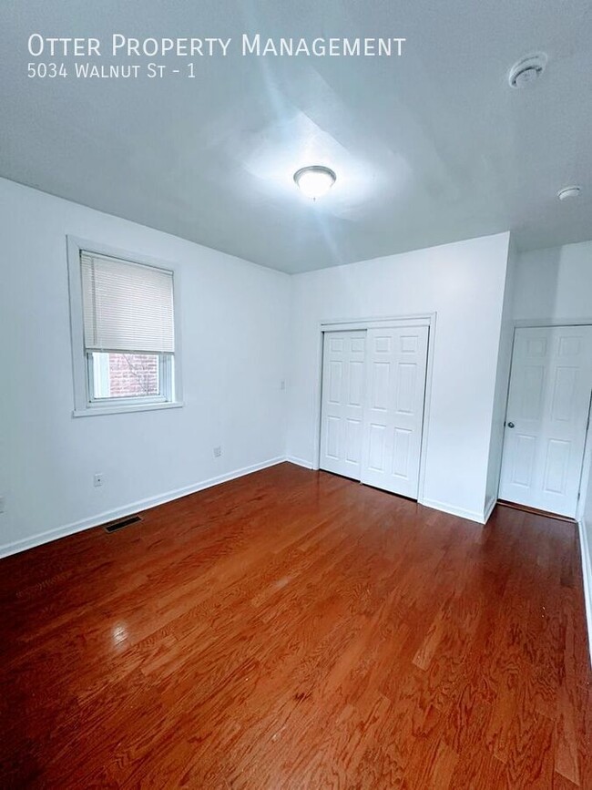 Building Photo - Charming 2BR/1BA with In-Unit Washer/Dryer...