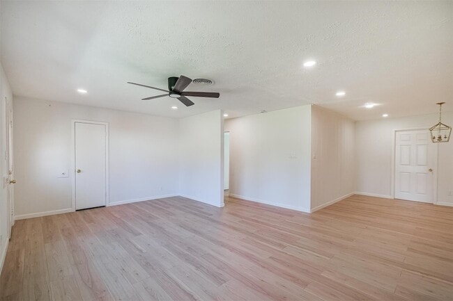 Building Photo - 9419 Campbell Rd