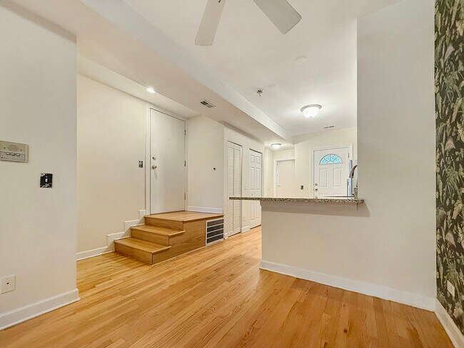Building Photo - 5255 N Rockwell St