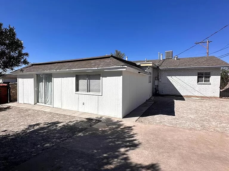 Building Photo - 8100 Sandland Dr