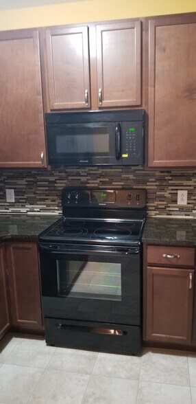 Primary Photo - 2000 Fountainview Cir